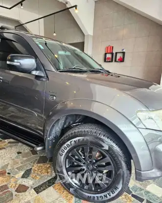 MITSUBISHI-PAJERO-2015