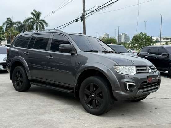 MITSUBISHI-PAJERO-2015