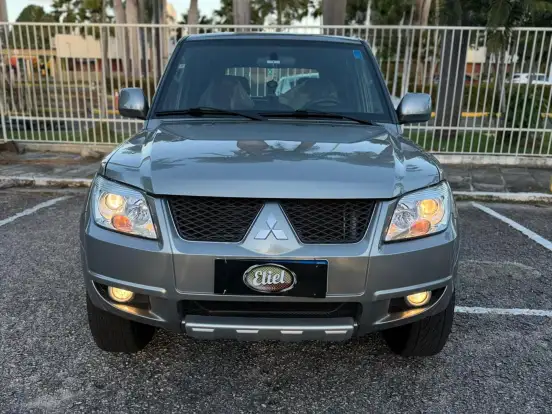 MITSUBISHI-PAJERO TR4-2.0 4X4 16V 140CV FLEX 4P AUTOMÁTICO MITSUBISHI-PAJERO TR4-2013
