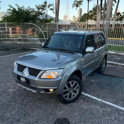 MITSUBISHI-PAJERO TR4-2.0 4X4 16V 140CV FLEX 4P AUTOMÁTICO MITSUBISHI-PAJERO TR4-2013