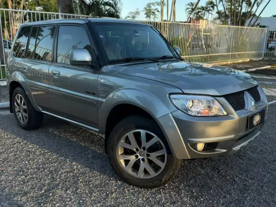 MITSUBISHI-PAJERO TR4-2.0 4X4 16V 140CV FLEX 4P AUTOMÁTICO MITSUBISHI-PAJERO TR4-2013