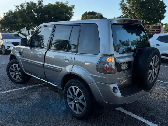 MITSUBISHI-PAJERO TR4-2.0 4X4 16V 140CV FLEX 4P AUTOMÁTICO MITSUBISHI-PAJERO TR4-2013