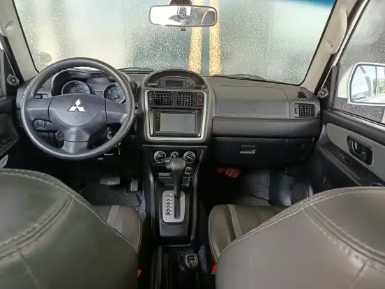 MITSUBISHI-PAJERO TR4-2012