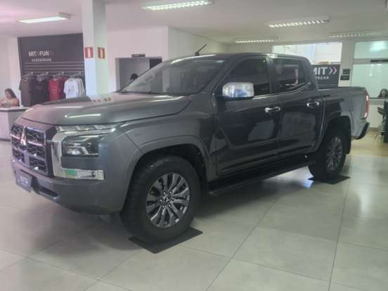 MITSUBISHI-TRITON-2.4 BITURBO DIESEL CD HPE 4X4 AUTOMÁTICO MITSUBISHI-TRITON-2025