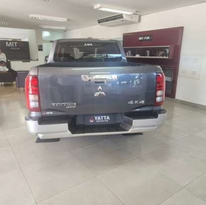 MITSUBISHI-TRITON-2025
