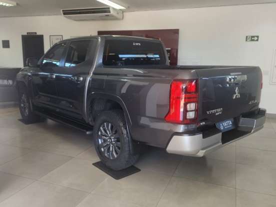 MITSUBISHI-TRITON-2.4 BITURBO DIESEL CD HPE 4X4 AUTOMÁTICO MITSUBISHI-TRITON-2025