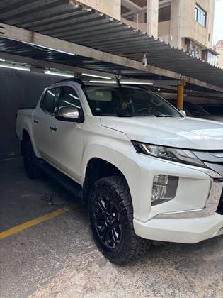 MITSUBISHI L200 TRITON 2.4 16V TURBO DIESEL SPORT HPE CD 4P 4X4 AUTOMÁTICO