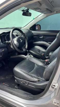 MITSUBISHI-OUTLANDER-2011