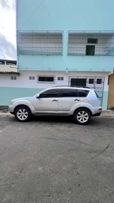 MITSUBISHI-OUTLANDER-2011