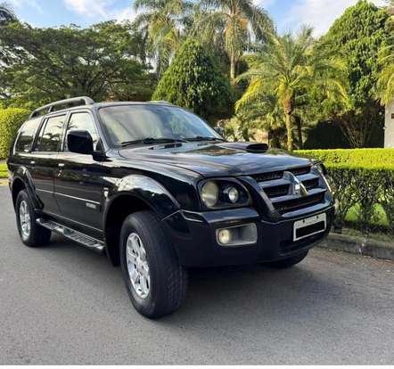 MITSUBISHI-PAJERO-2009