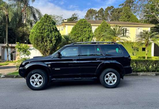 MITSUBISHI-PAJERO-2009