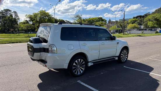 MITSUBISHI-PAJERO-2018