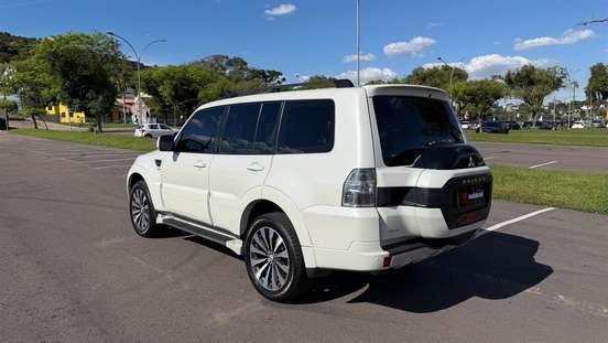 MITSUBISHI-PAJERO-2018