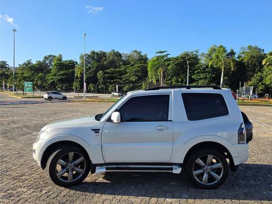 MITSUBISHI-PAJERO FULL-3.2 HPE 4X4 16V TURBO INTERCOOLER DIESEL 2P AUTOMÁTICO MITSUBISHI-PAJERO FULL-2015
