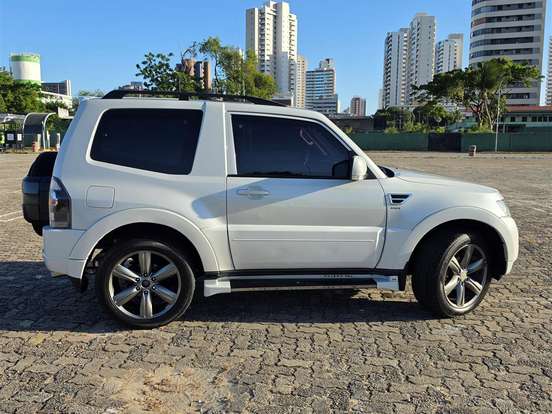 MITSUBISHI-PAJERO FULL-3.2 HPE 4X4 16V TURBO INTERCOOLER DIESEL 2P AUTOMÁTICO MITSUBISHI-PAJERO FULL-2015