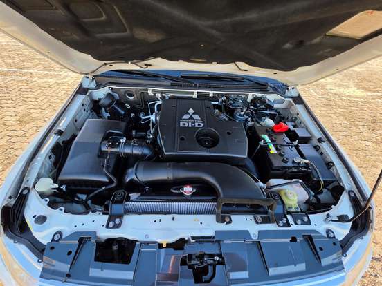 MITSUBISHI-PAJERO FULL-3.2 HPE 4X4 16V TURBO INTERCOOLER DIESEL 2P AUTOMÁTICO MITSUBISHI-PAJERO FULL-2015
