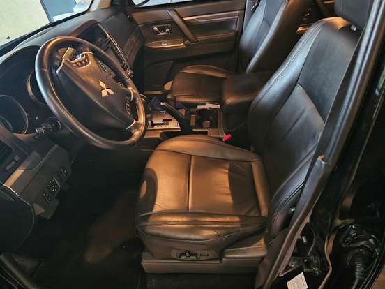 MITSUBISHI-PAJERO FULL-2015
