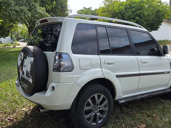 MITSUBISHI-PAJERO TR4-2.0 4X2 16V 140CV FLEX 4P AUTOMÁTICO MITSUBISHI-PAJERO TR4-2014