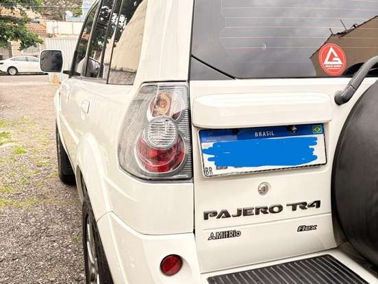 MITSUBISHI-PAJERO TR4-2.0 4X2 16V 140CV FLEX 4P AUTOMÁTICO MITSUBISHI-PAJERO TR4-2013