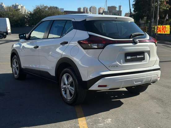 NISSAN-KICKS-2023