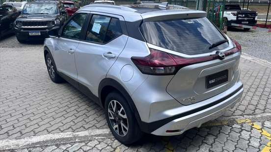 NISSAN-KICKS-2023