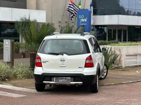 NISSAN-LIVINA-2013