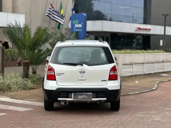 NISSAN-LIVINA-2013