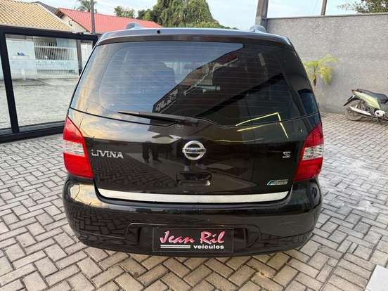 NISSAN-LIVINA-2013
