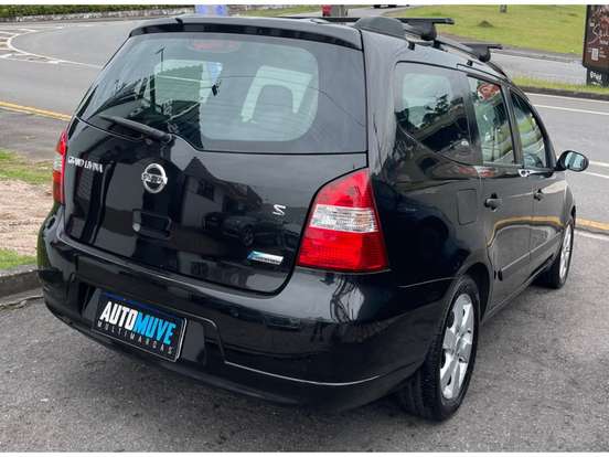 NISSAN-LIVINA-2011