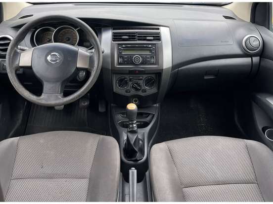 NISSAN-LIVINA-2011