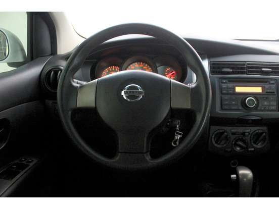NISSAN-LIVINA-1.8 S 16V FLEX 4P AUTOMÁTICO NISSAN-LIVINA-2013