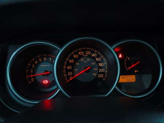 NISSAN-TIIDA-2009