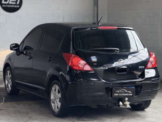 NISSAN-TIIDA-2011