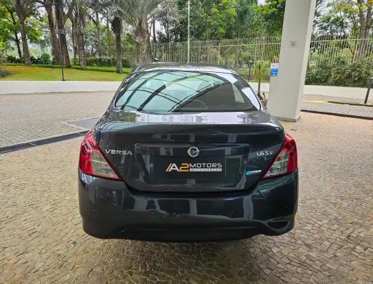 NISSAN-VERSA-2017