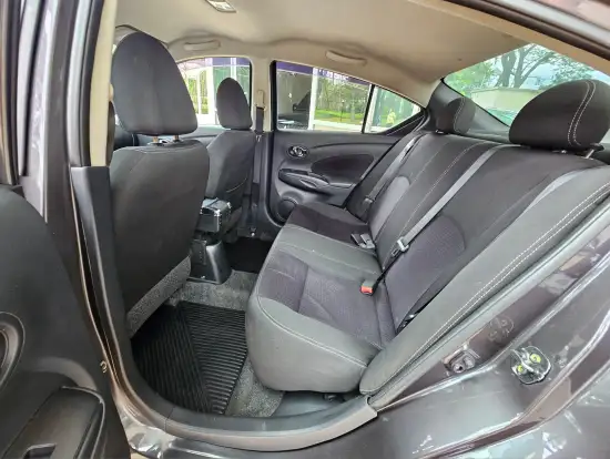 NISSAN-VERSA-2017