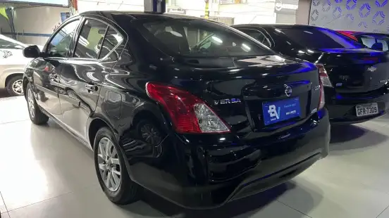NISSAN-VERSA-2017