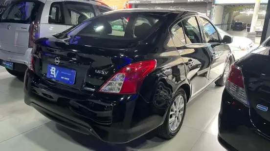 NISSAN-VERSA-2017
