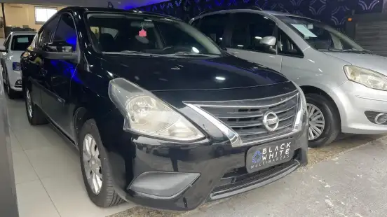 NISSAN-VERSA-2017