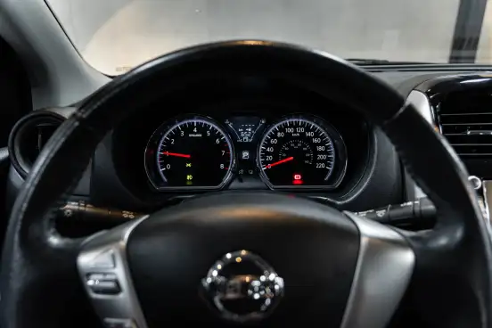 NISSAN-VERSA-2019