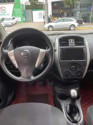 NISSAN-VERSA-2017