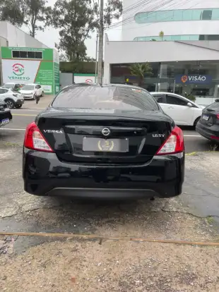 NISSAN-VERSA-2017