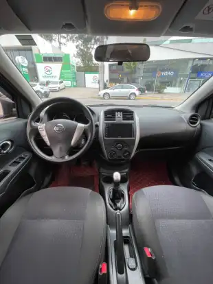 NISSAN-VERSA-2017