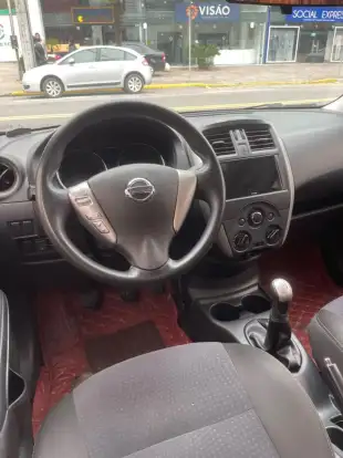 NISSAN-VERSA-2017
