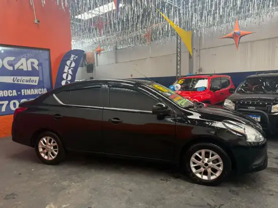 NISSAN-VERSA-2017
