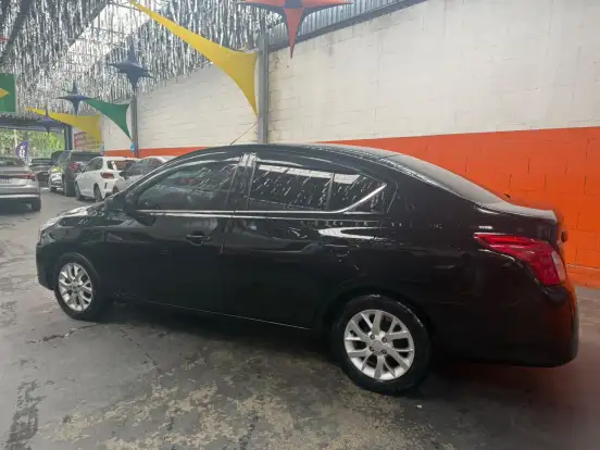 NISSAN-VERSA-2017