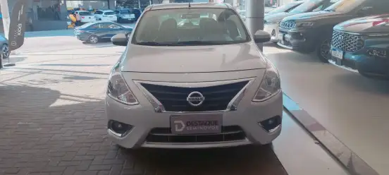 NISSAN-VERSA-2017