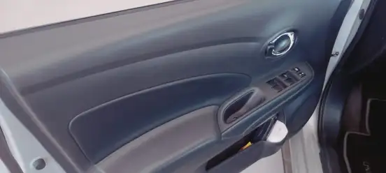 NISSAN-VERSA-2017