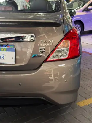 NISSAN-VERSA-2017