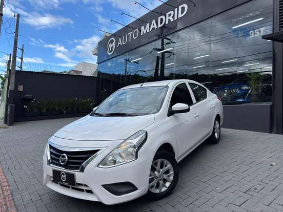 NISSAN-VERSA-2017