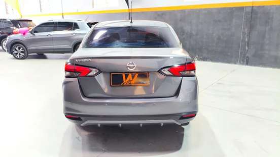 NISSAN-VERSA-2021